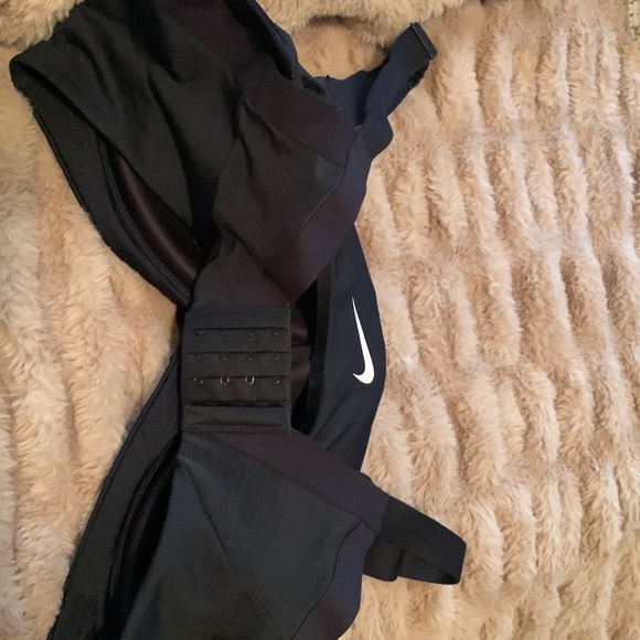 Nike Underwire Sportsbra | 44D - Picture 2 of 2